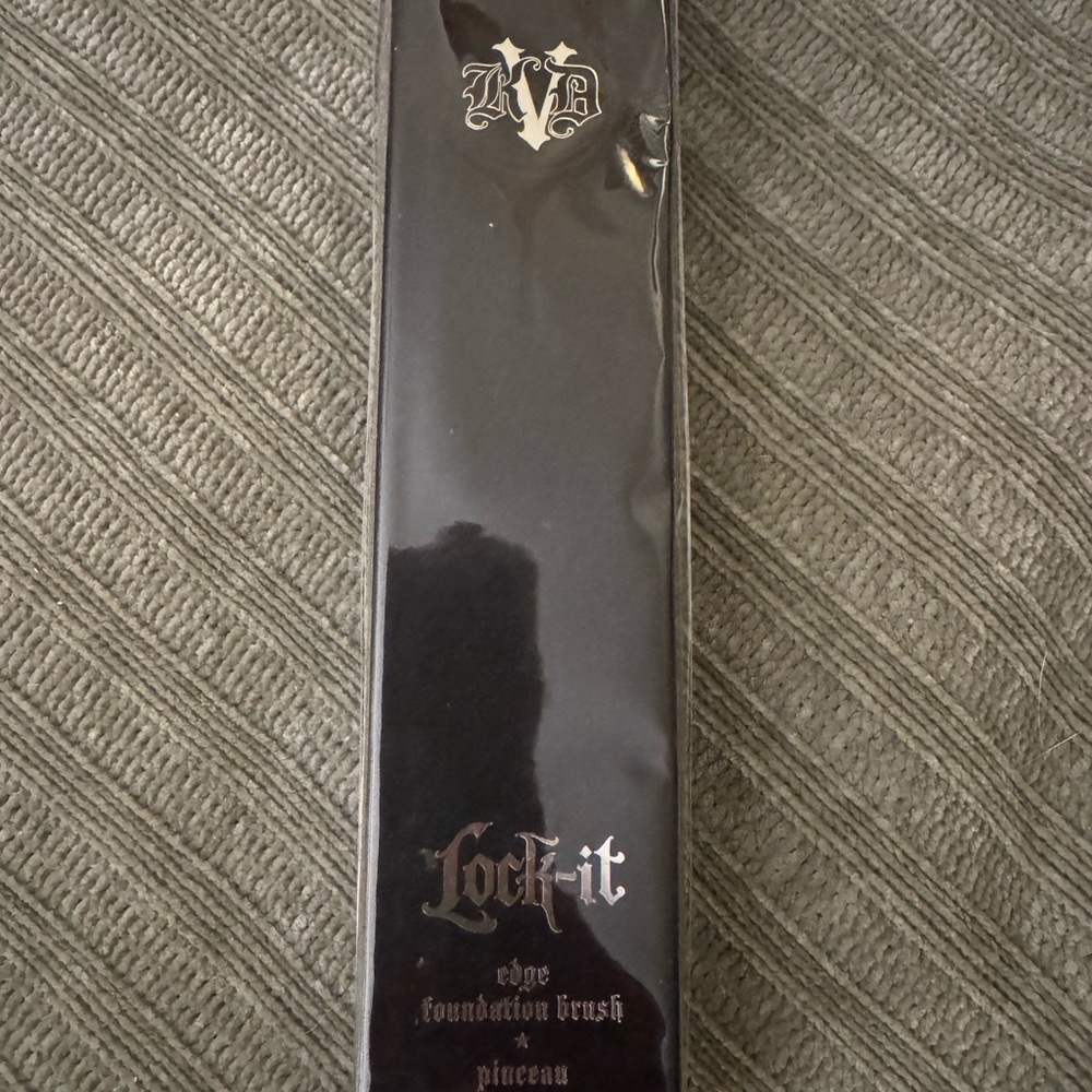 KVD Lock-It Edge Foundation Brush